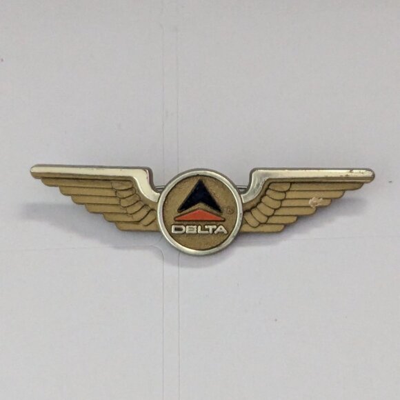 Vintage STOFFEL SEALS Delta Airlines Wings Aviation Kids Pin - Picture 2 of 4